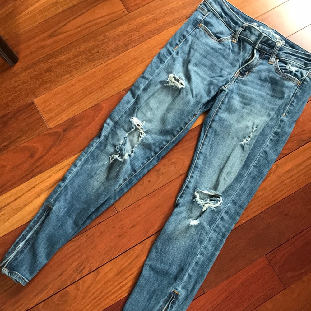 American eagle cropped jeans with rips